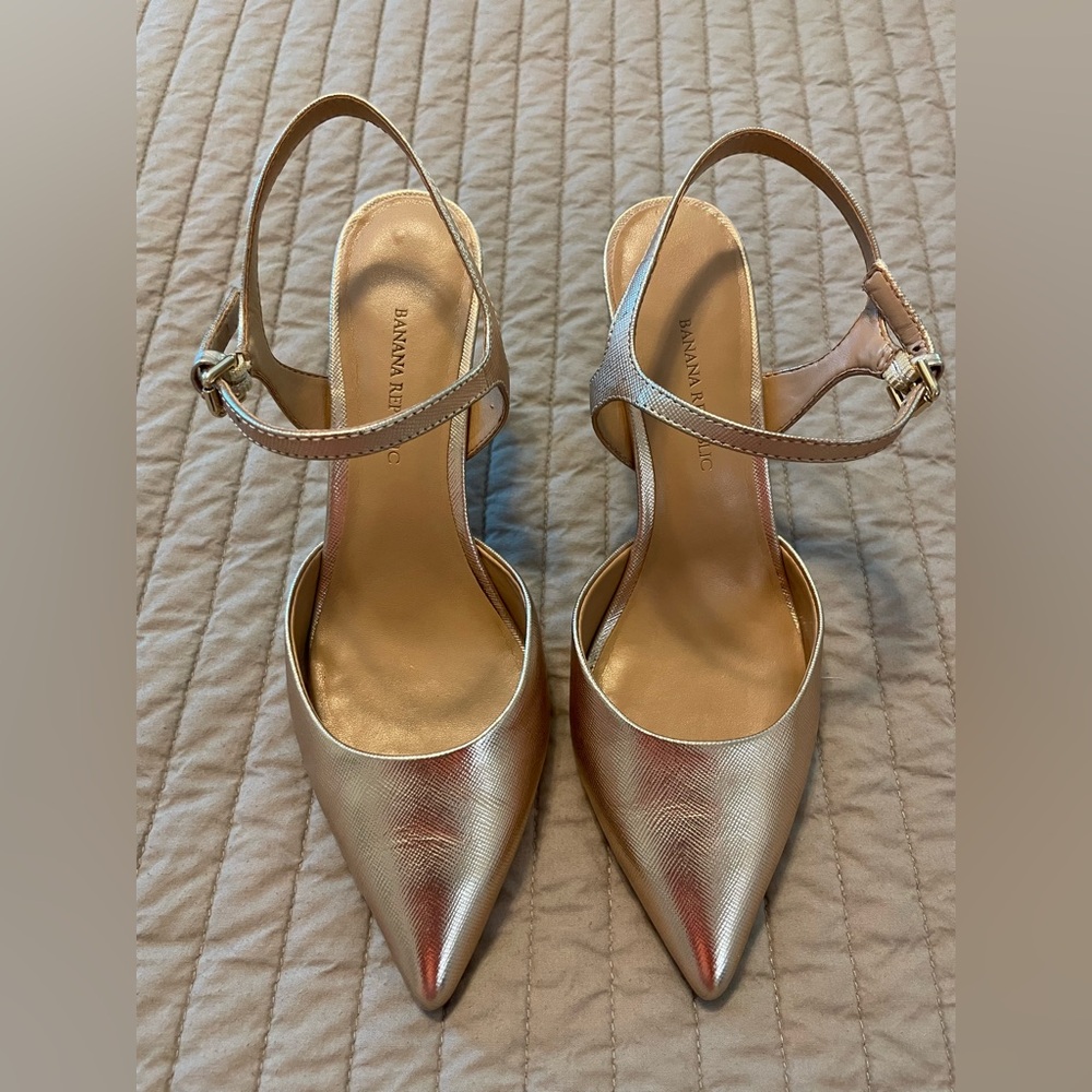 Banana Republic Gold Pointed-Toe Slingback Pumps - Like New